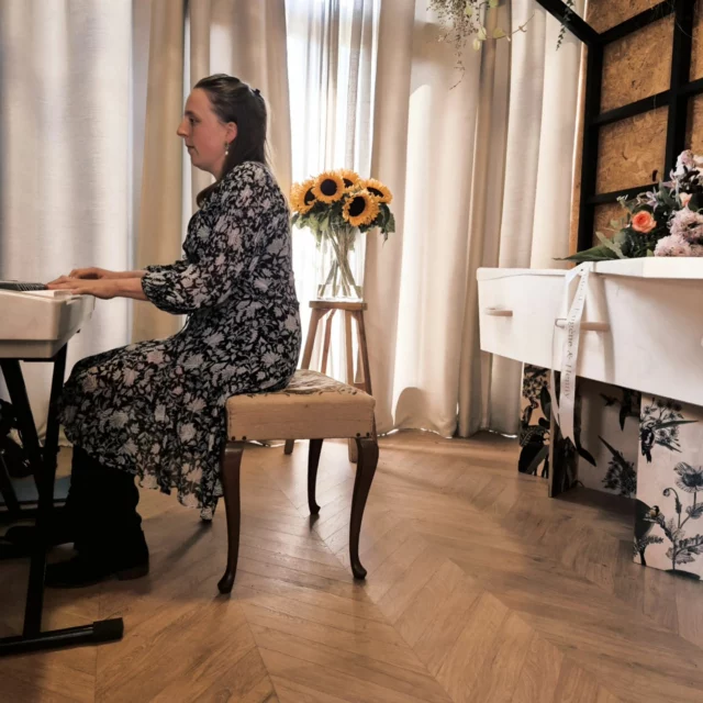 • P I A N O • S P E L E N •

Pianospelen tijdens het afscheid. Wanneer er de wens voor zo'n mooi eerbetoon, dan maken we dat mogelijk...kippenvel en natte ogen, zo mooi!

Dit zijn onvergetelijke momenten ♡
•
•
•
•
#afscheidmetaandacht #pianospelen #livepiano #eerbetoon #puur #pianospelen #pianomusic #evelienuitvaartverzorging
@afscheidssuite
Dank je wel @jeroen_van_veen_pianist